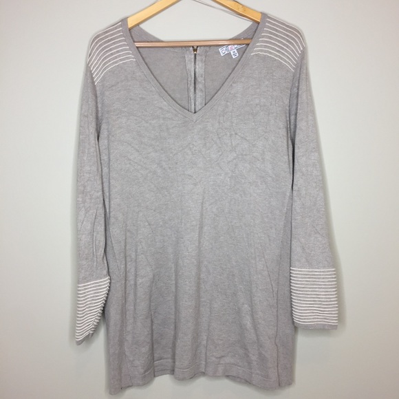 All at Once Sweaters - ❄️ Gorgeous 2XL tan v-neck sweater